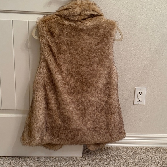Sanctuary Faux Fur Vest in Brown. Size XS - Picture 3 of 3
